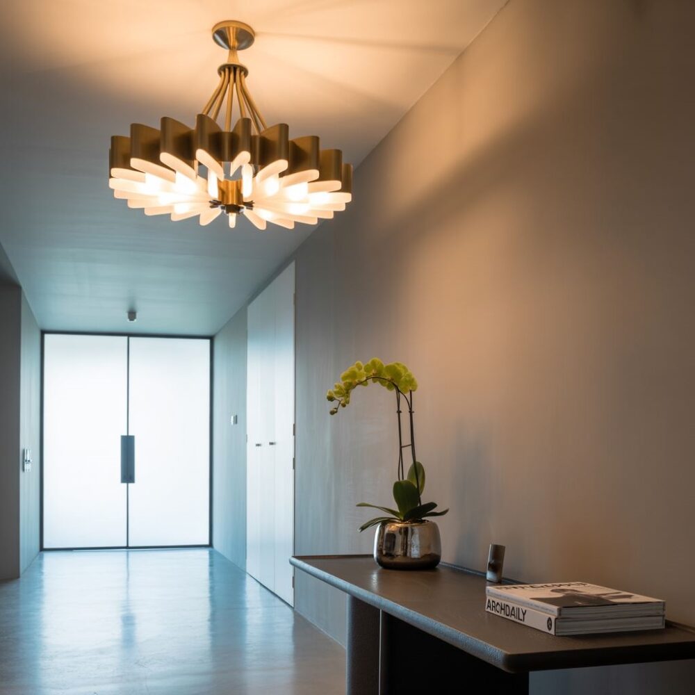 elegancki żyrandol korytarzowy